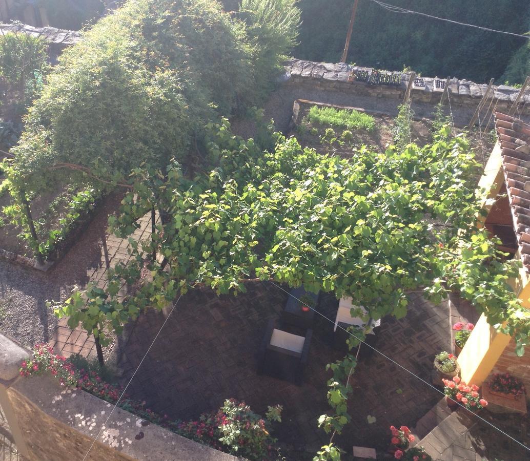 Casa Fontana Tuscany B&B Barga Bagian luar foto